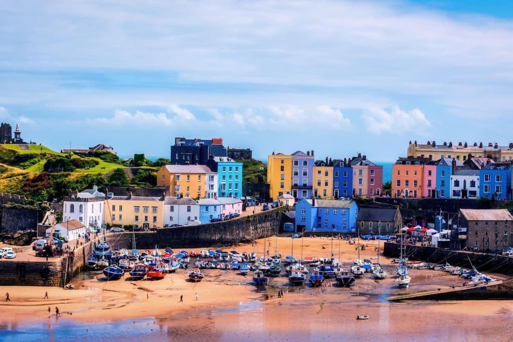 The Potting Shed Near Tenby, 100" Projector, Four Poster Bed, On-Site Hot Tub Access Via Spa Pack, Breakfast Exteriör bild